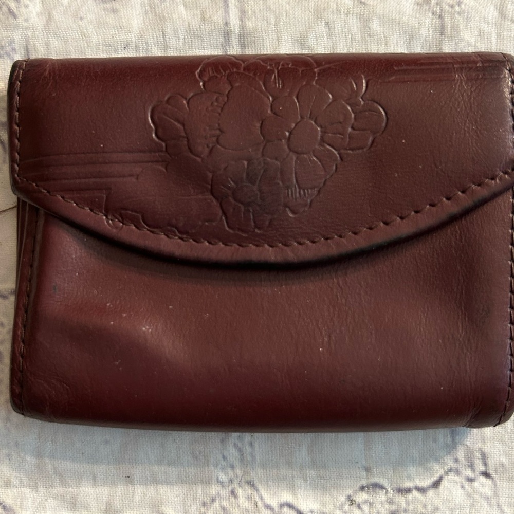 VINTAGE TOP GRAIN COWHIDE MADE IN USA BURGUNDY WITH FLORAL WALLET PRINT INTERIOR